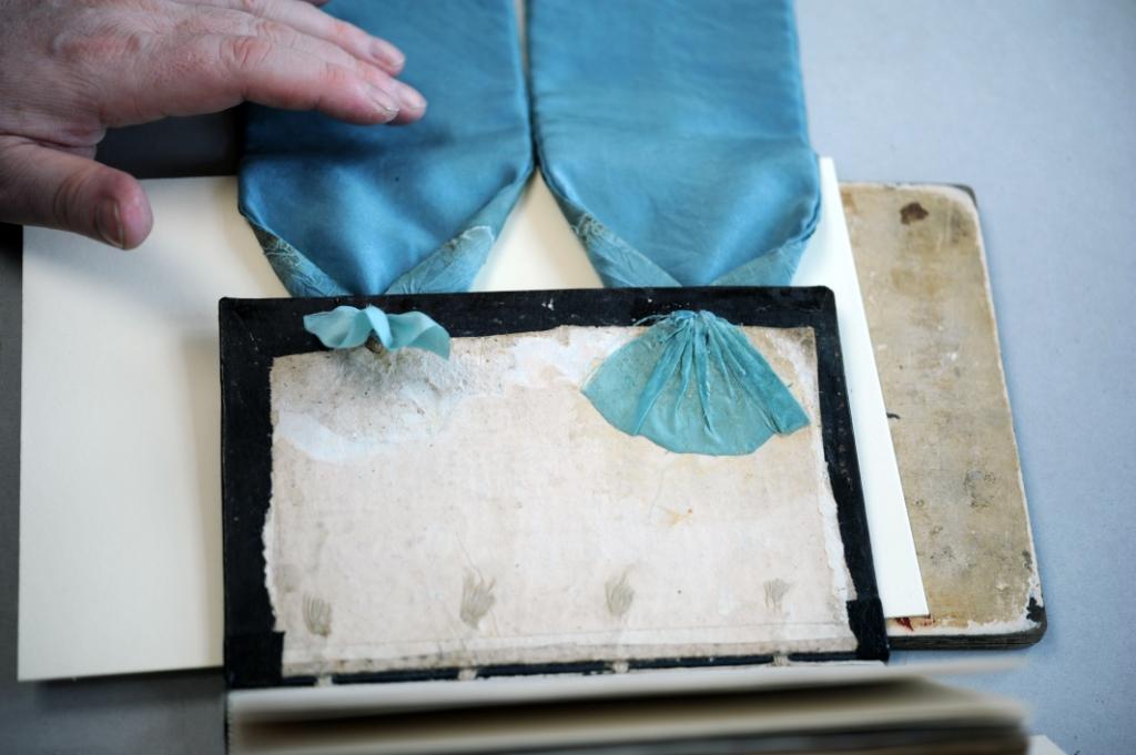 The way the ribbons were reinserted into the book after their preservation mimics the way the conservators observed that they had originally been inserted