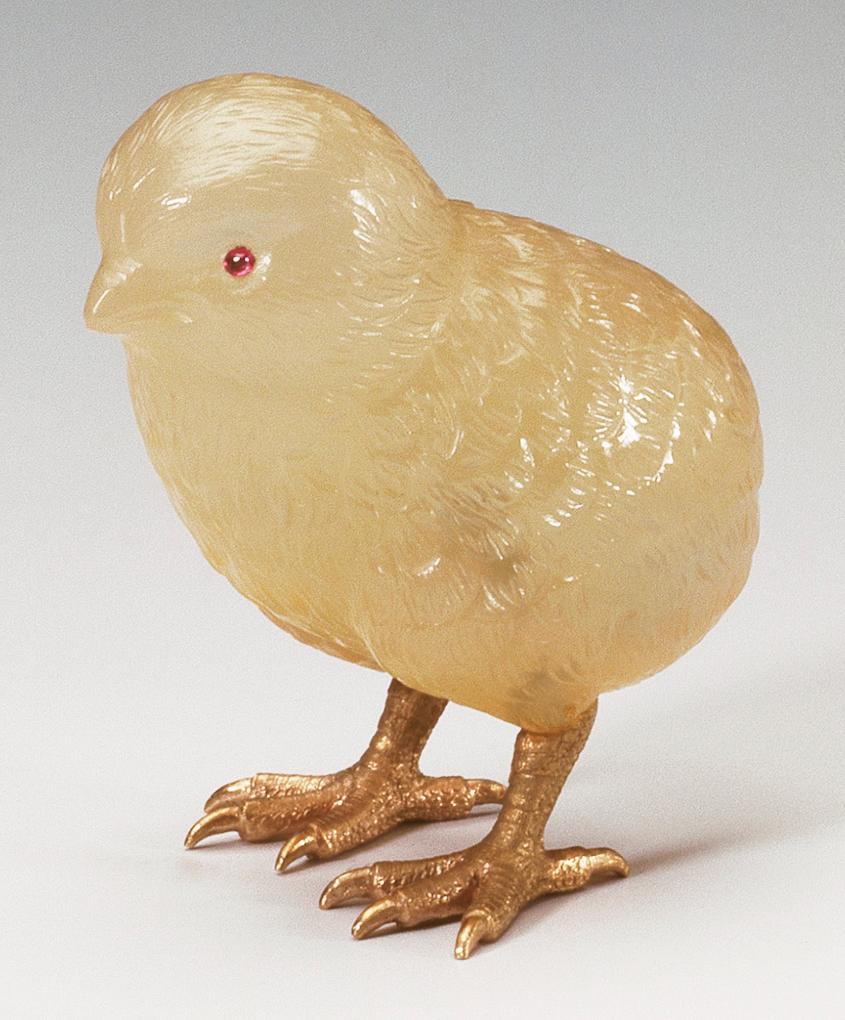 Chick A chalcedony chick with cabochon ruby eyes and chased red gold feet.
Mark of Henrik Wigström; gold mark of 72 zolotniks