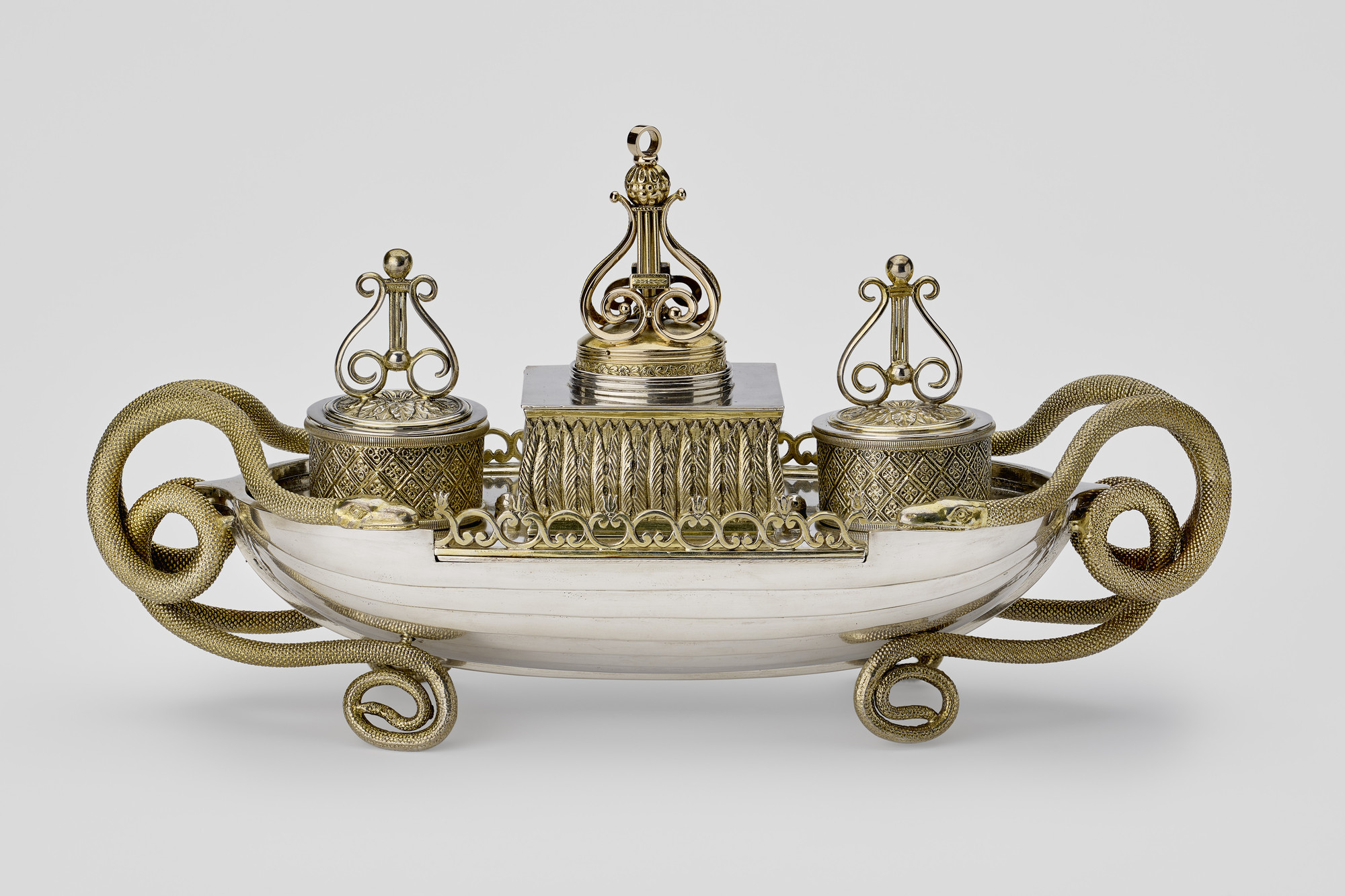 Boat shaped inkstand