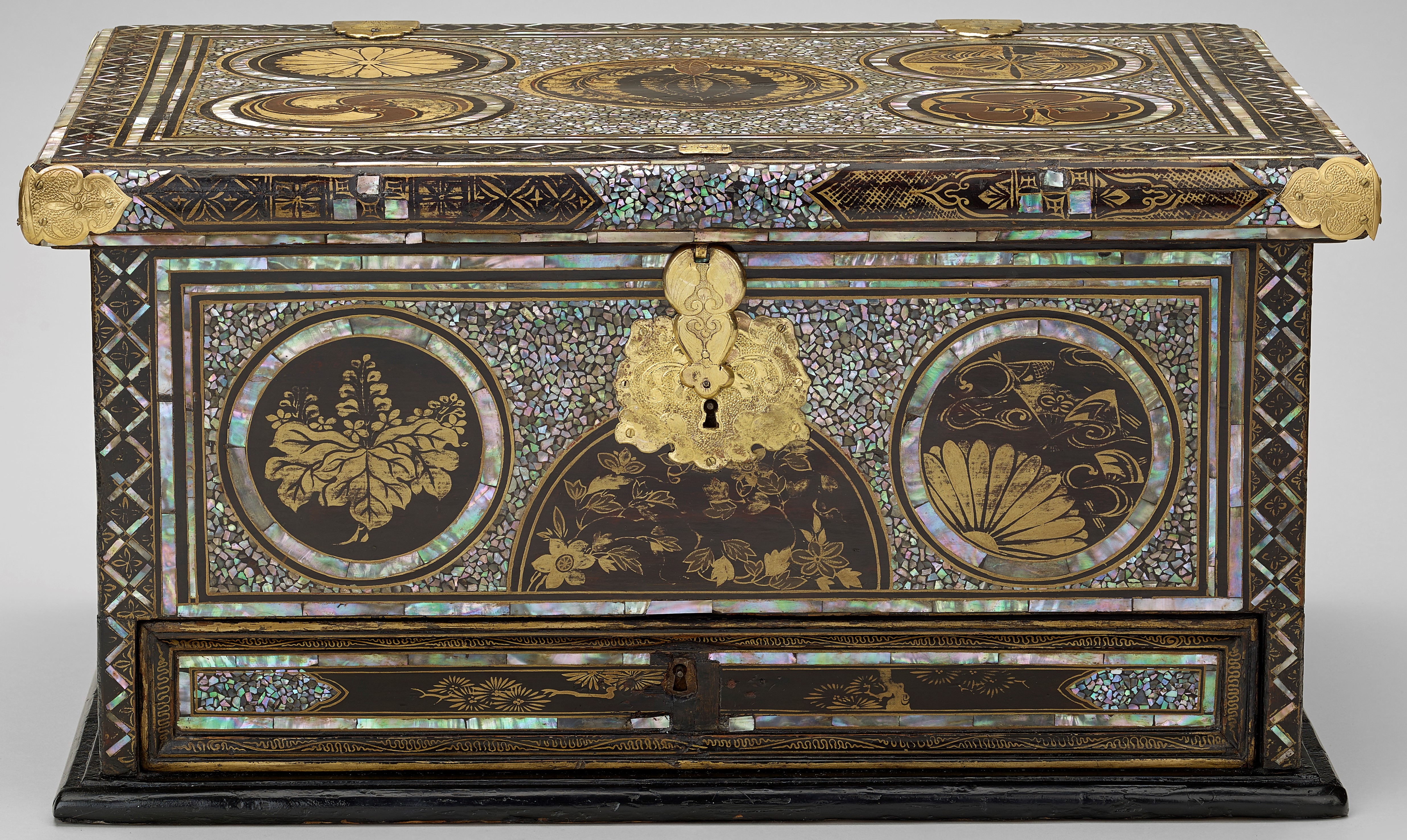 Chest | <a href=https://www.rct.uk/collection/39244/chest>RCIN 39244</a>