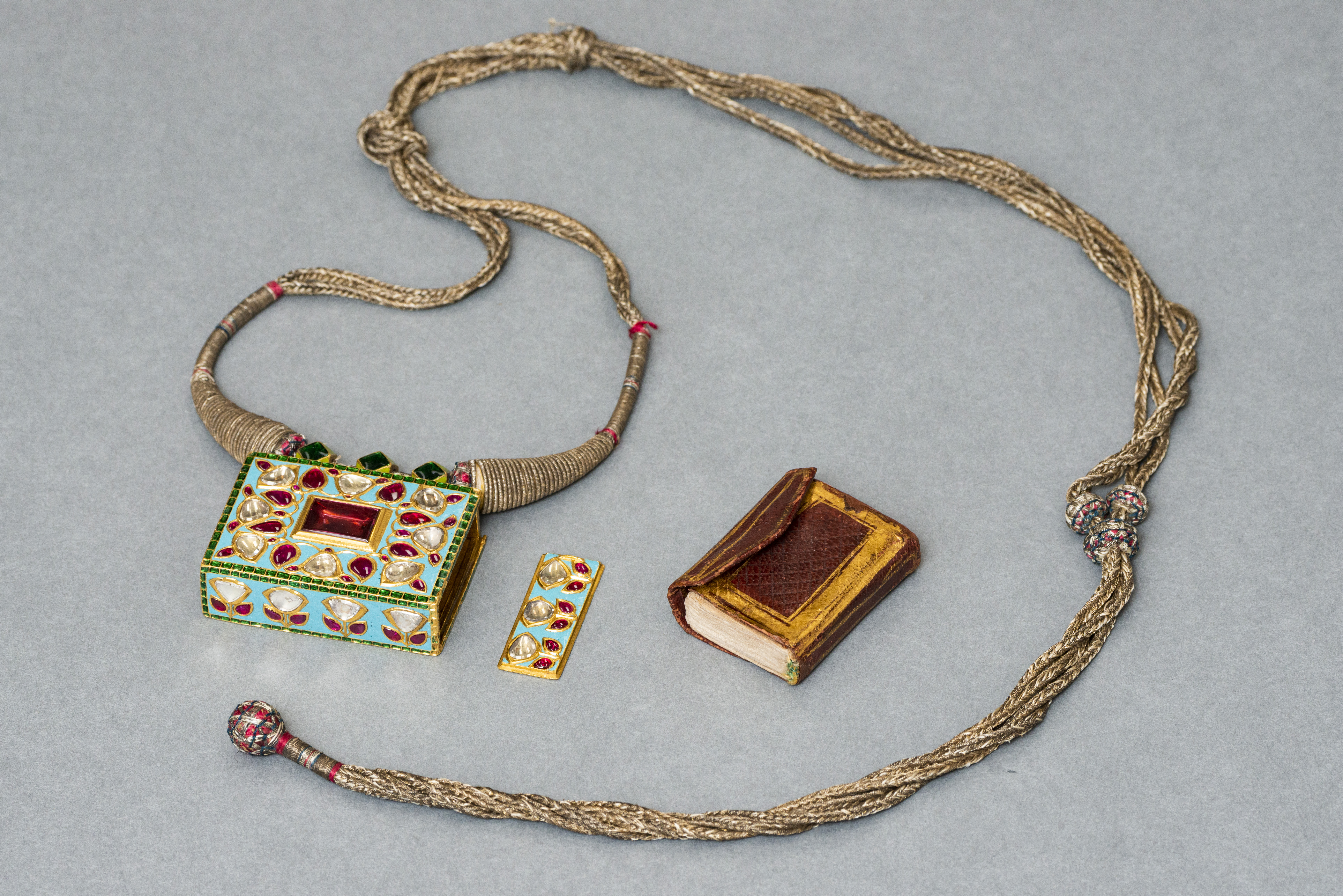 Jewelled necklace with amulet Quran