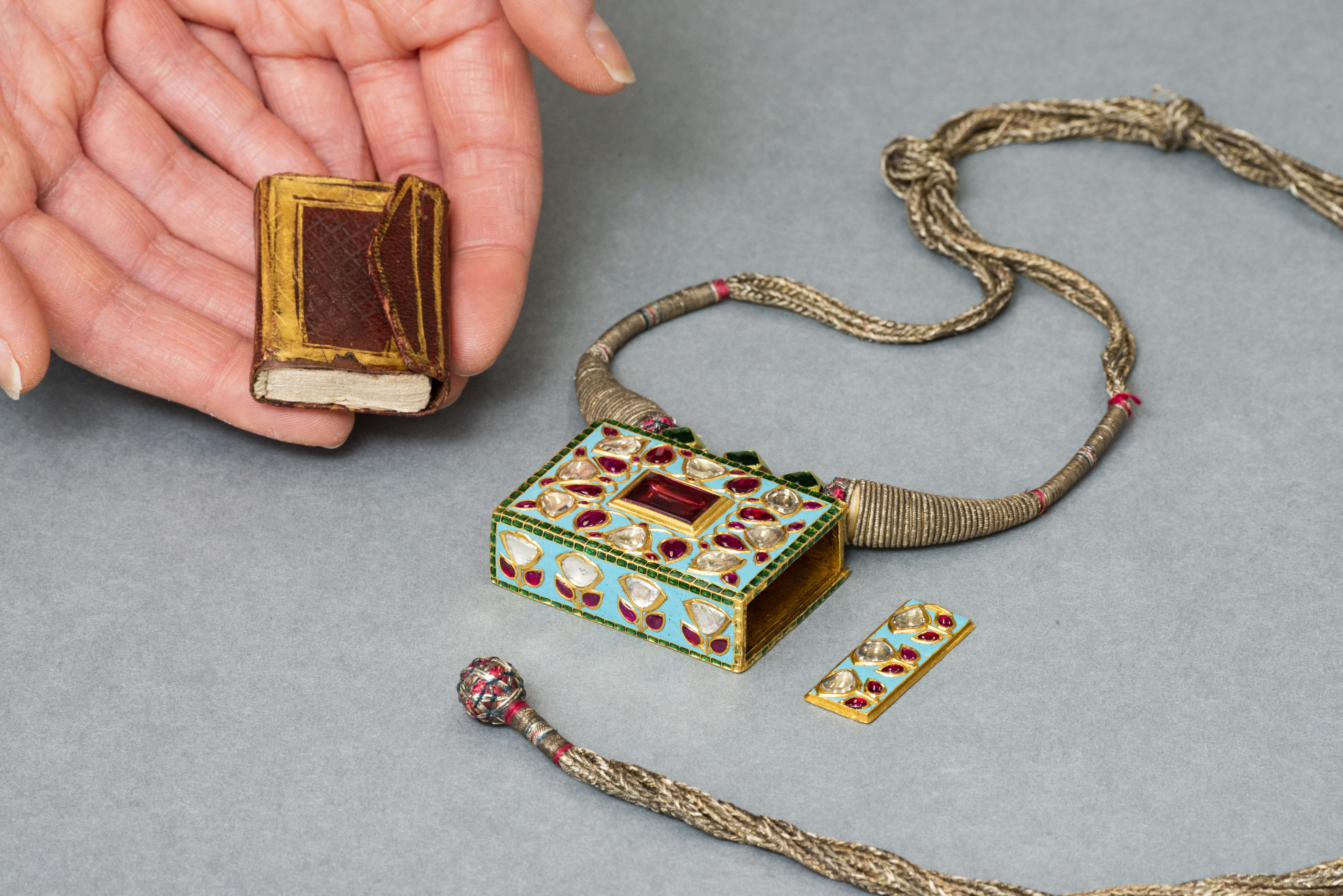 Jewelled necklace with amulet Quran