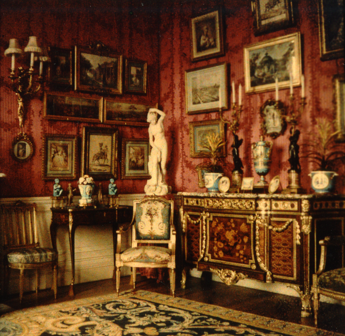Red Sitting Room, Waddesdon Manor, c. 1910. Waddesdon Manor (acc. no. 3684). 
