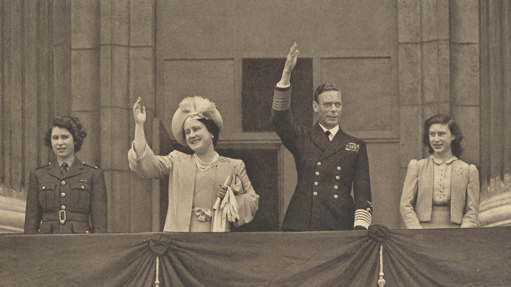 King George VI and family on VE Day, Tuesday 8th May 1945 (2108359) Photograph of King George VI (1895-1952), wearing his Admiral of the Fleet uniform with RAF wings; Queen Elizabeth (1900-2002), later The Queen Mother; HM Queen Elizabeth II (1926-2022) when Princess Elizabeth and Princess Margaret (1930-2002), standing on the balcony at Buckingham Palace during V.E. Day.