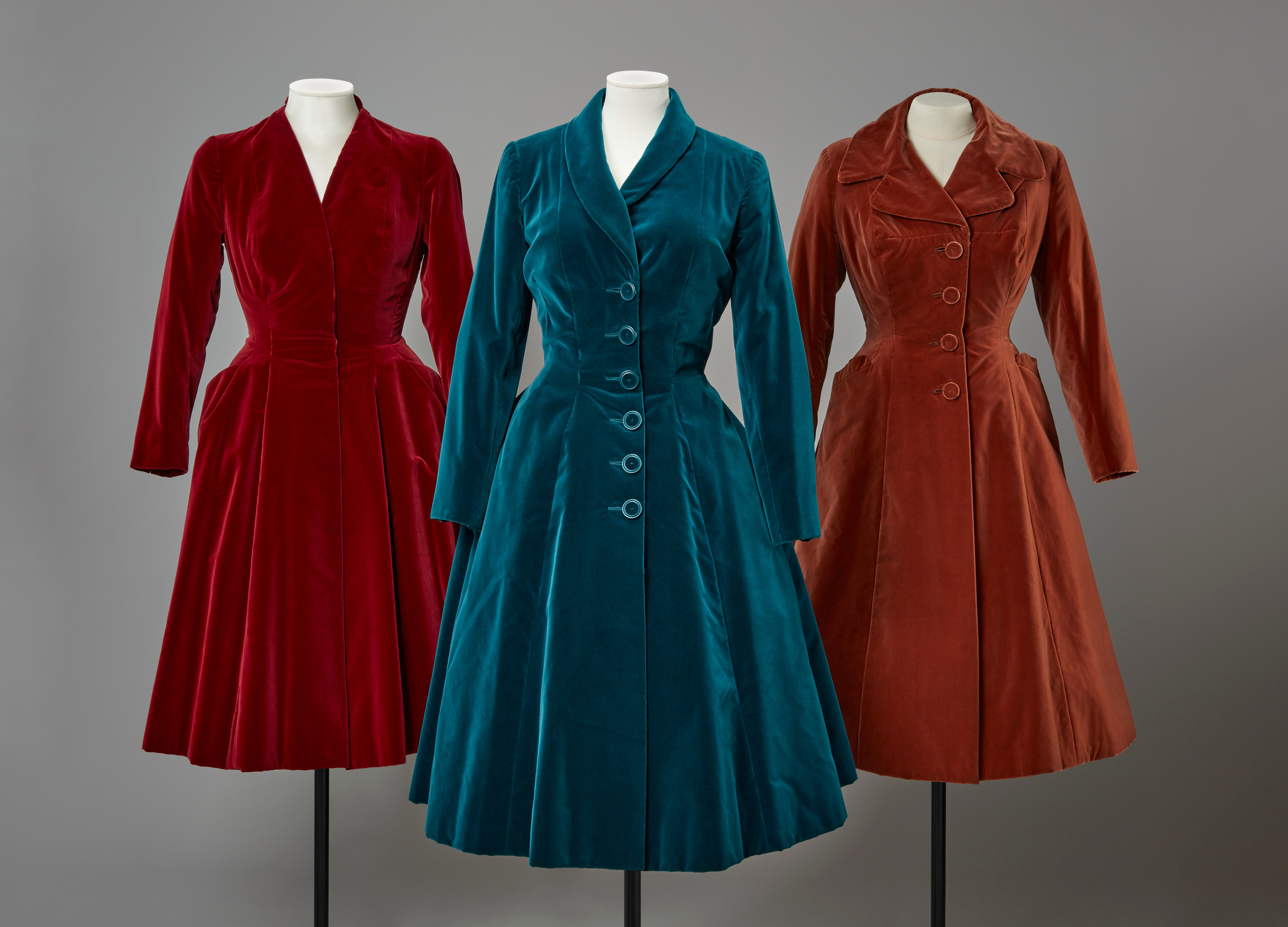 'New Look’ velvet coats, Norman Hartnell (RCINs 220048, 220049, 220050, 220047) Three velvet coats on mannequins. They are red, blue and orange.
