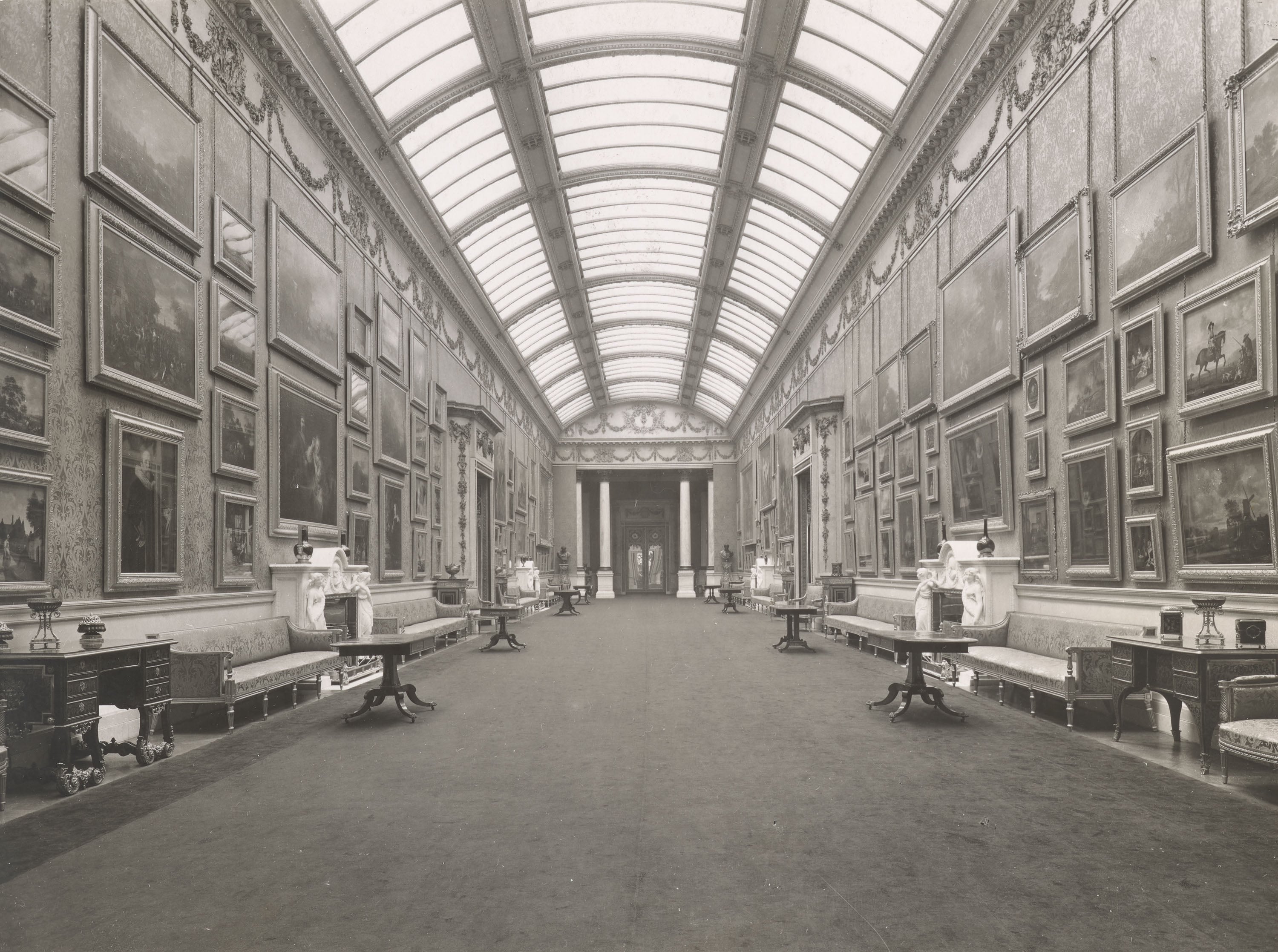 Buckingham Palace Picture Gallery, c.1931 (RCIN 2936324) Black and white photograph of Buckingham Palace Picture Gallery