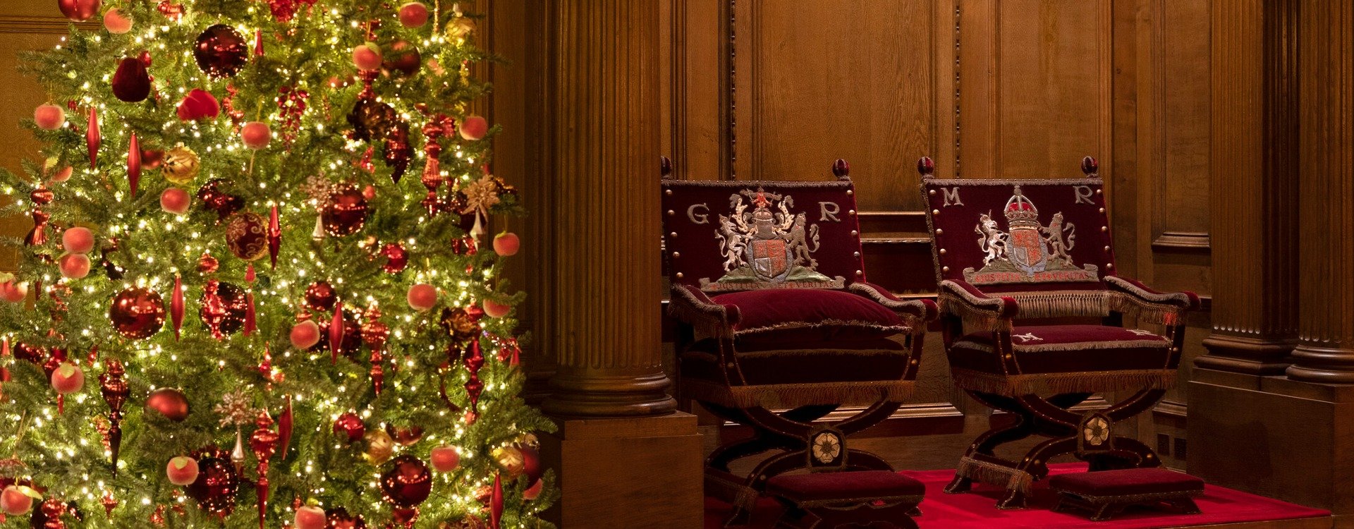 A Christmas tree next to two thrones