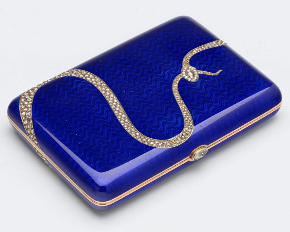 RCIN 40113 - Fabergé cigarette case A blue Fabergé cigarette case with a serpent design