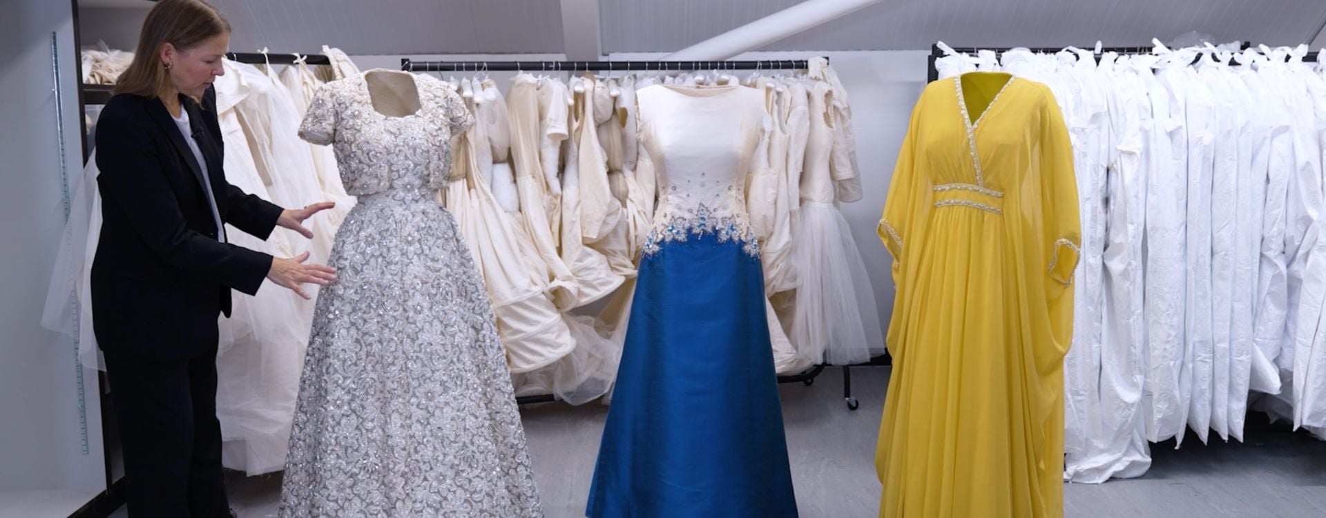 Outfits worn by Queen Elizabeth II during state visits and royal tours. Outfits worn by Queen Elizabeth II during state visits and royal tours.