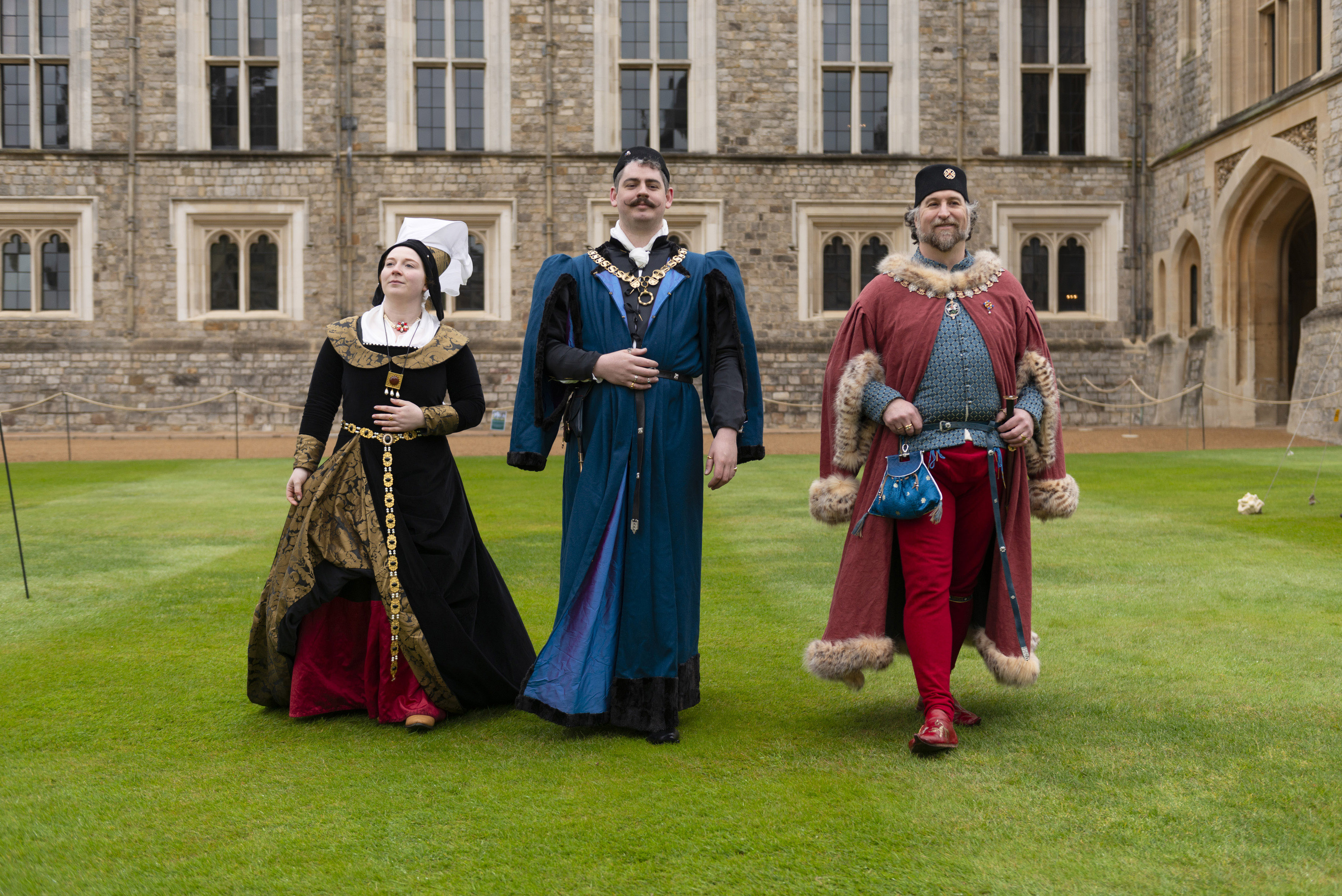 Medieval etiquette and fashion displays