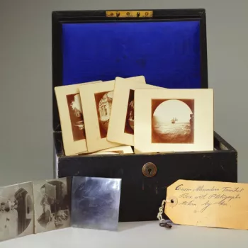 This box acted as a container for the Princess of Wales’s negatives and prints when they were sent to Brown-Westhead and Moore to be used in decorating her tea service.

