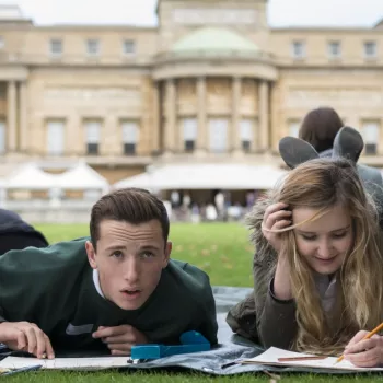 Pupils drawing in Buckingham Palace Garden