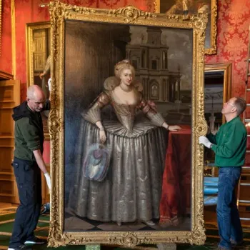 Paintings move